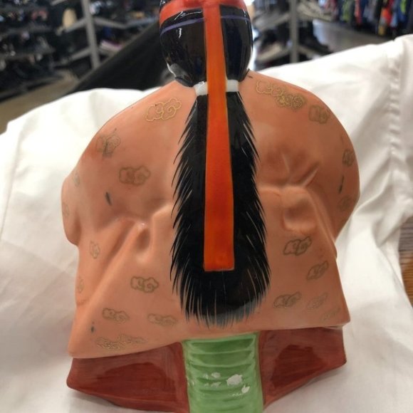 (Sumo) Rikishi wearing his Yucata, Hand Painted in Japan , Japanese Porcelain - Picture 2 of 3